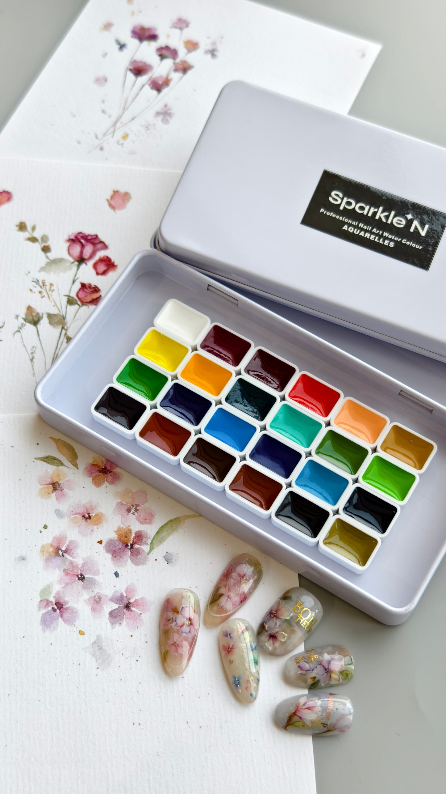 Sparkle'N 24-Color Artistic Watercolor Palette這款 Sparkle'N 24色藝術水彩顏料盤
