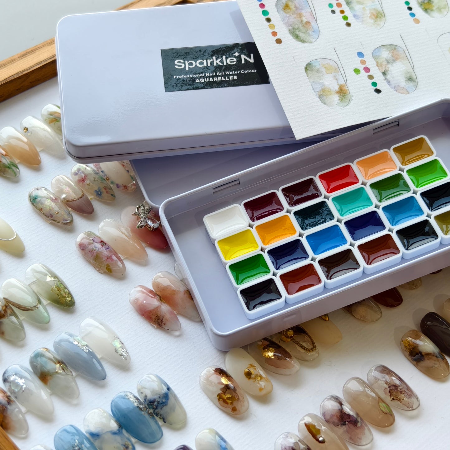 Sparkle'N 24-Color Artistic Watercolor Palette這款 Sparkle'N 24色藝術水彩顏料盤